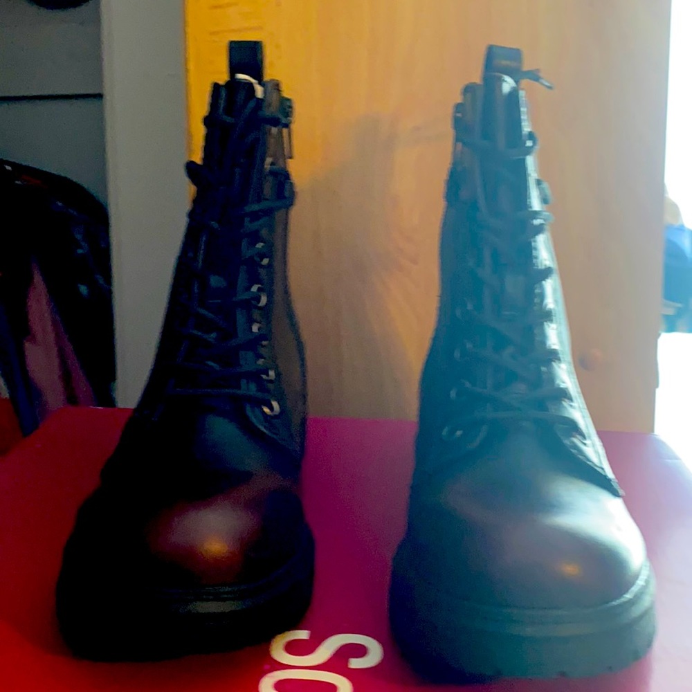 Combats Boots.